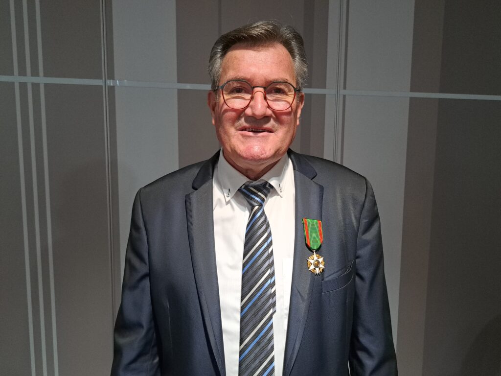 L'ancien président distingué Chevalier de l'Ordre du Mérite Agricole