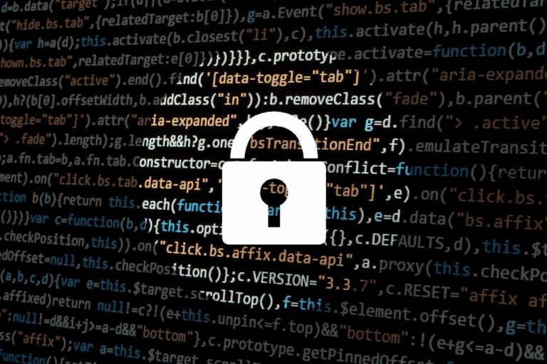 Cadenas fermé sur fond de code. Faux sites